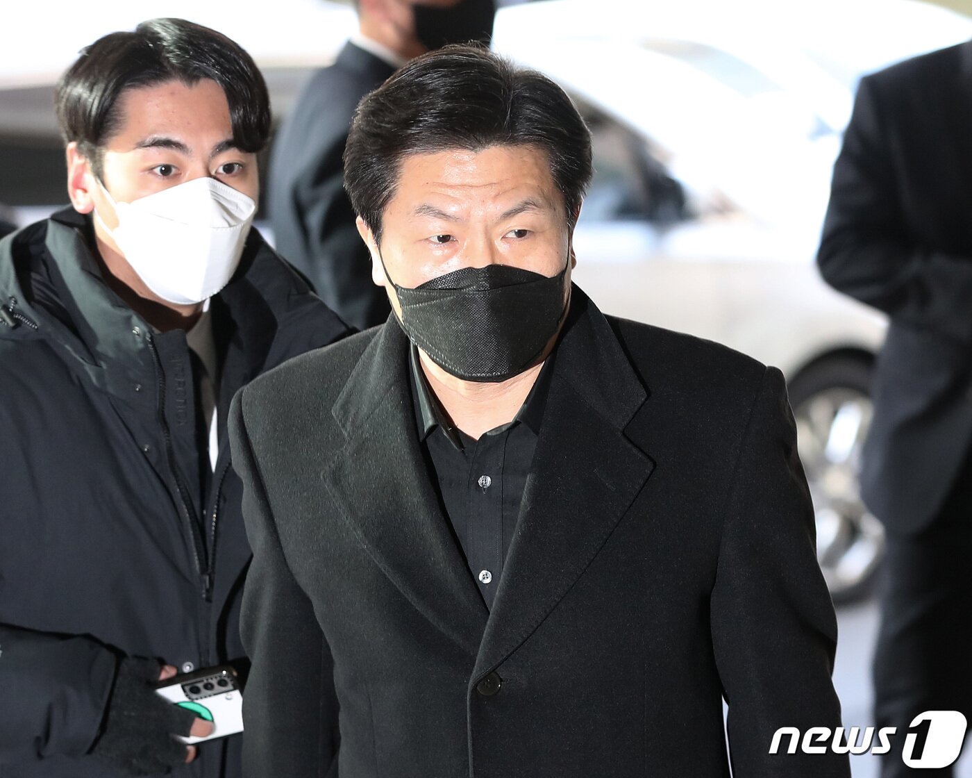 본문 이미지 - 이태원 참사로 구속영장이 청구된 이임재 전 용산경찰서장이 23일 오전 서울 마포구 서울서부지방법원에서 열리는 영장실질심사에 출석하고 있다. 022.12.23/뉴스1 ⓒ News1 구윤성 기자