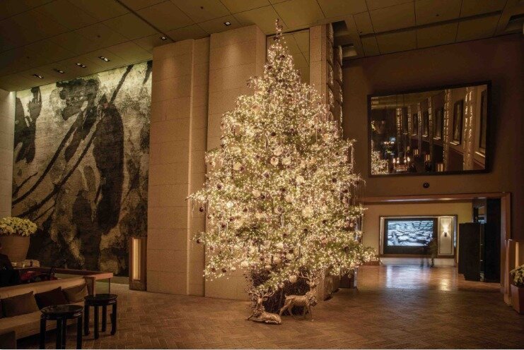 본문 이미지 - 자이언트 크리스마스 트리(그랜드 하얏트 제공)