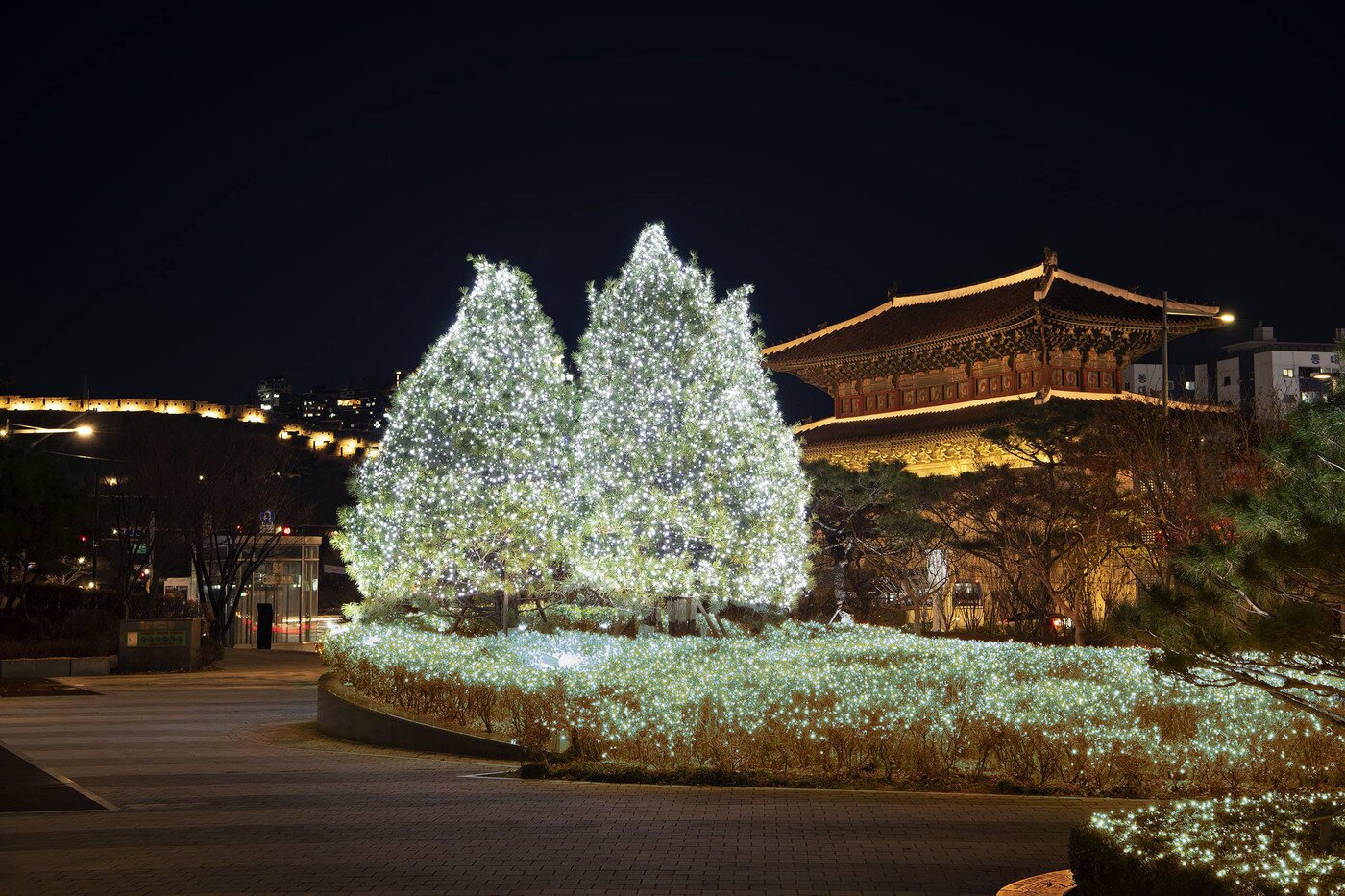본문 이미지 - 수백만개의 빛을 담은 따뜻하고 아늑한 크리스마스 데코레이션(JW 메리어트 동대문 제공)