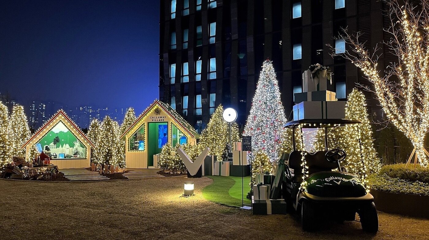 본문 이미지 - 크리스마스 감성이 가득한 테마로 새롭게 재탄생한 쟈뎅 디베르 야외 가든 공간(소피텔 앰배서더 제공)