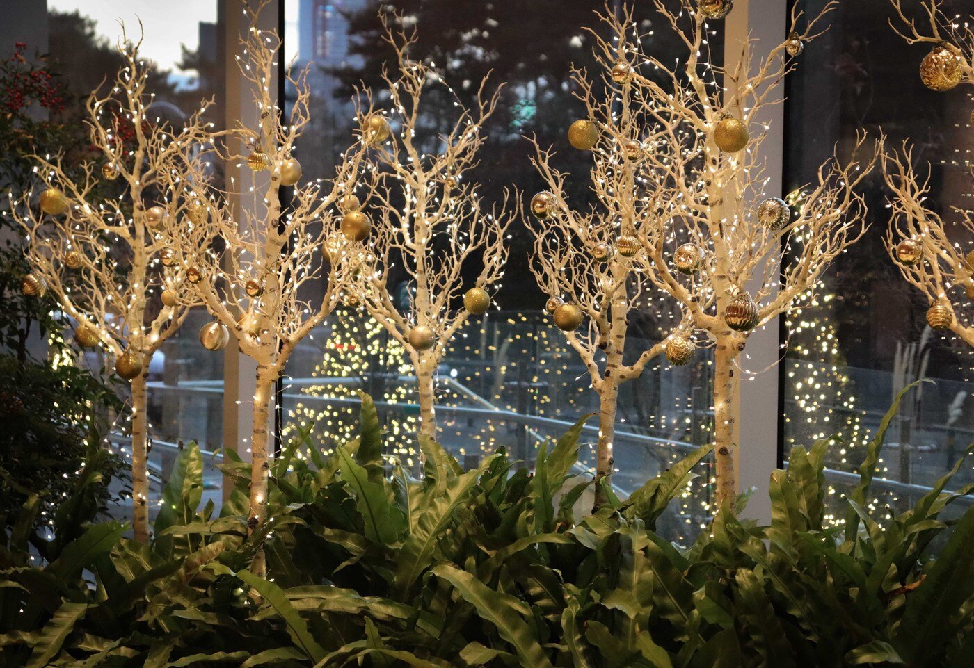 본문 이미지 - 크리스마스 장식과 포토존(호텔 나루 서울 제공)