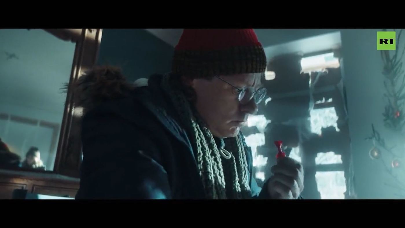 본문 이미지 - 러시아 국영방송이 제작한 프로파간다 광고 장면 갈무리.