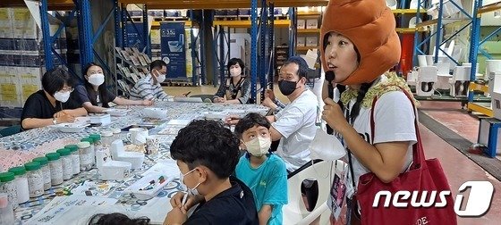 본문 이미지 - 음성군은 올해 주민 주도의 관광사업도 주목받았다. 사진은 '춤추는 양변기 투어'(음성군 제공)2022.12.26/뉴스1