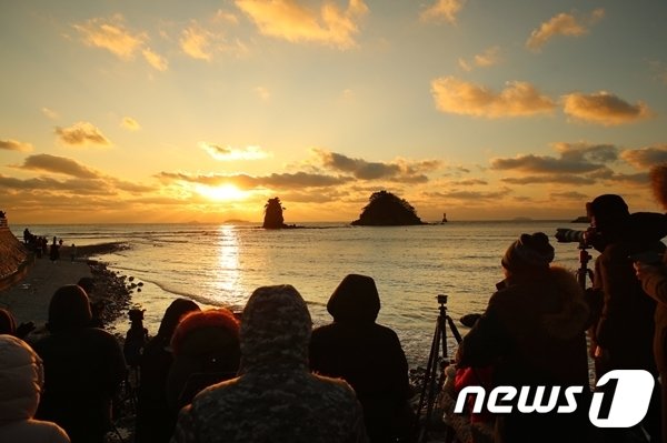 태안 꽃지 해수욕장 해넘이. &#40;태안군 제공&#41; /뉴스1