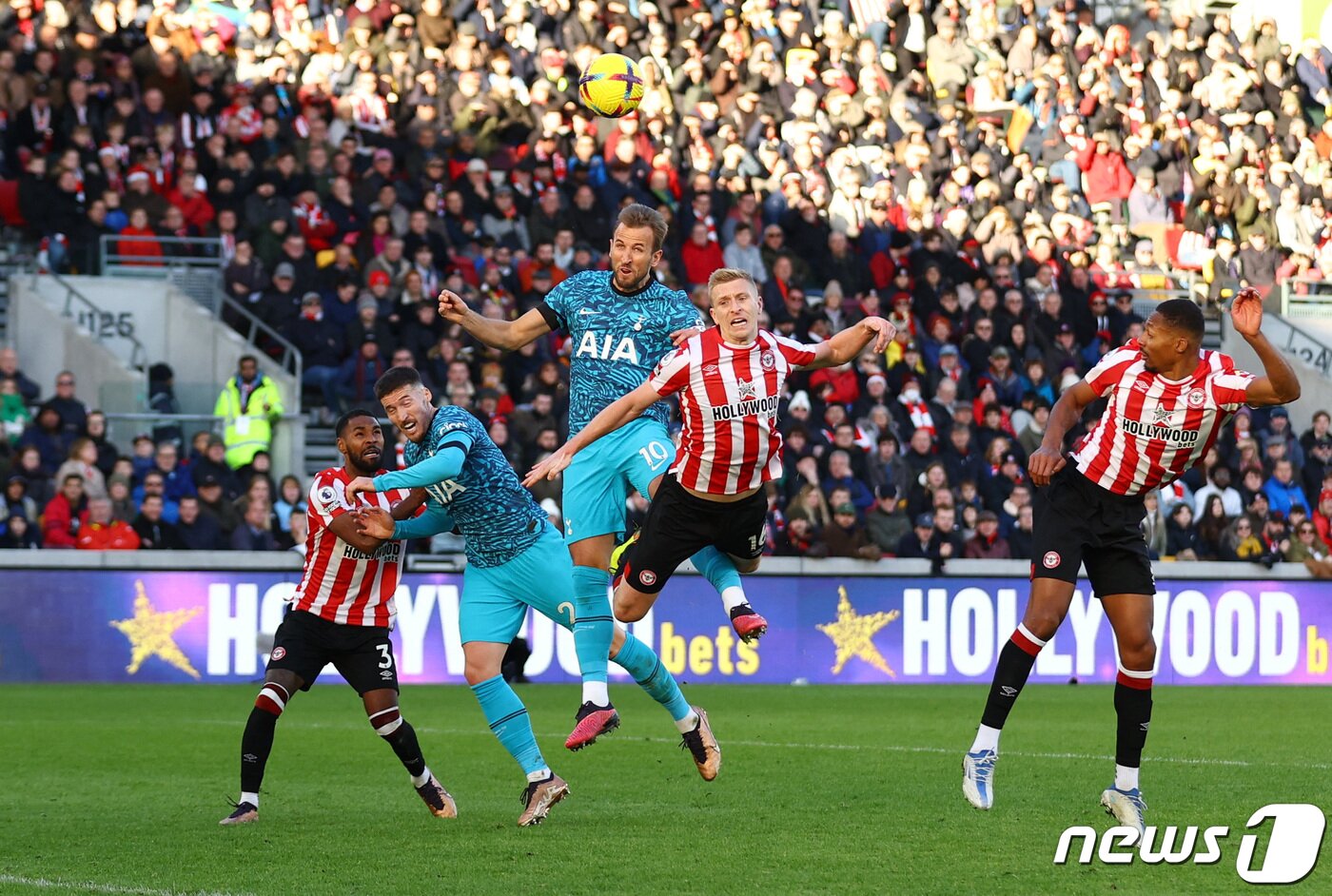 본문 이미지 - 해리 케인의 득점 장면 ⓒ 로이터=뉴스1