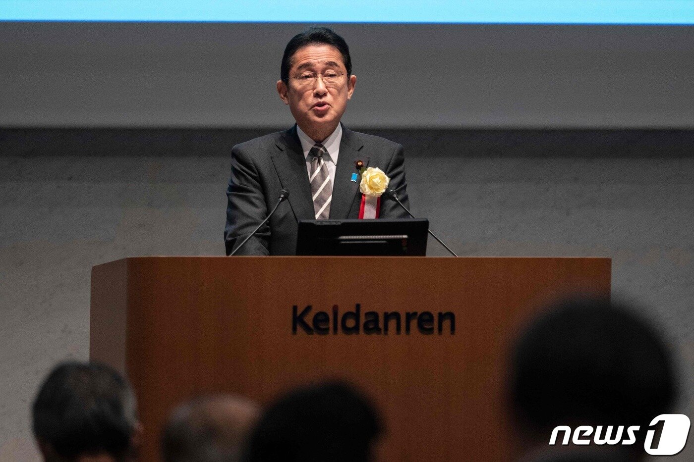 본문 이미지 - 26일 일본 도쿄에서 개최된 제11차 일본 경제단체연합회(게이단렌) 고문 회의에 참석한 기시다 후미오 일본 총리가 연설하고 있다. 2022.12.26. ⓒ AFP=뉴스1 ⓒ News1 김성식 기자