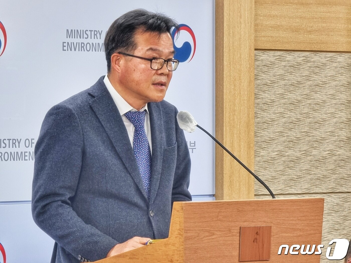 본문 이미지 - 박연재 환경부 대기환경정책관이 27일 오전 정부세종청사에서 제3차 대기환경개선 종합계획을 발표하고 있다. 2022.12.27./뉴스1 ⓒ 뉴스1 황덕현 기자