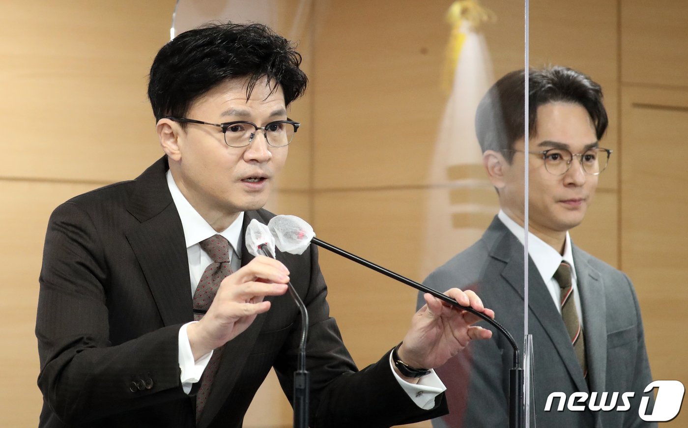 본문 이미지 - 한동훈 법무부 장관이 27일 오후 서울 종로구 세종대로 정부서울청사에서 2023년 신년 특별사면·복권 관련 발표를 하고 있다. 2022.12.27/뉴스1 ⓒ News1 김명섭 기자