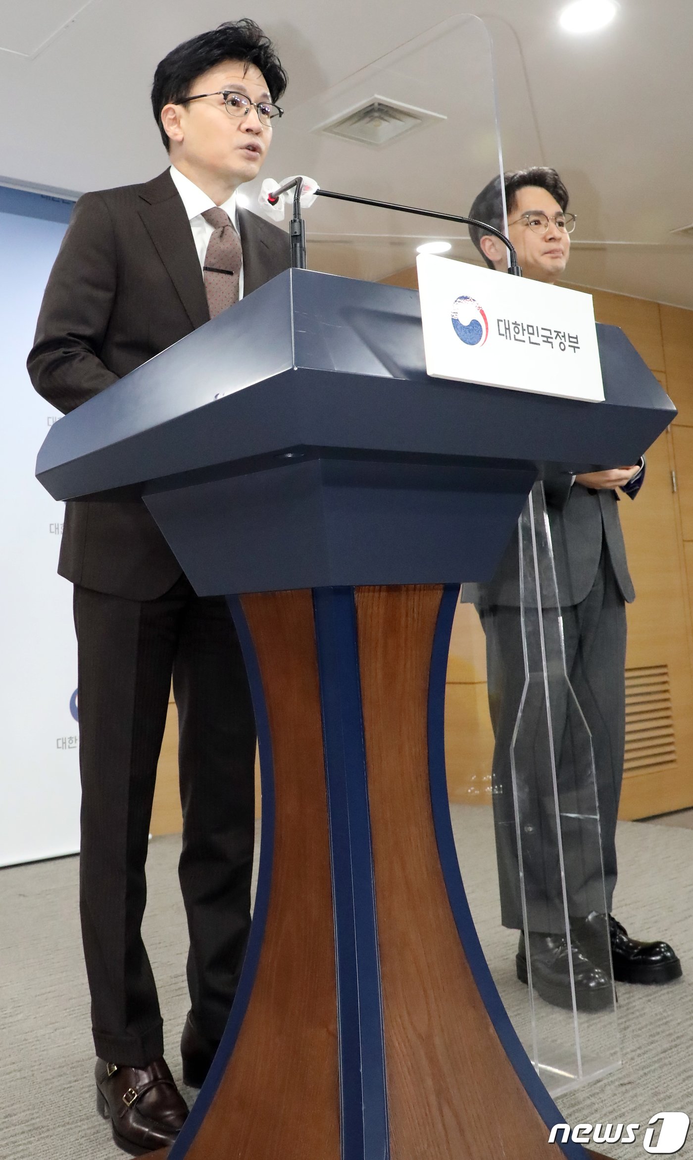 본문 이미지 - 한동훈 법무부 장관이 27일 오후 서울 종로구 세종대로 정부서울청사에서 2023년 신년 특별사면·복권 관련 발표를 하고 있다. 2022.12.27/뉴스1 ⓒ News1 김명섭 기자