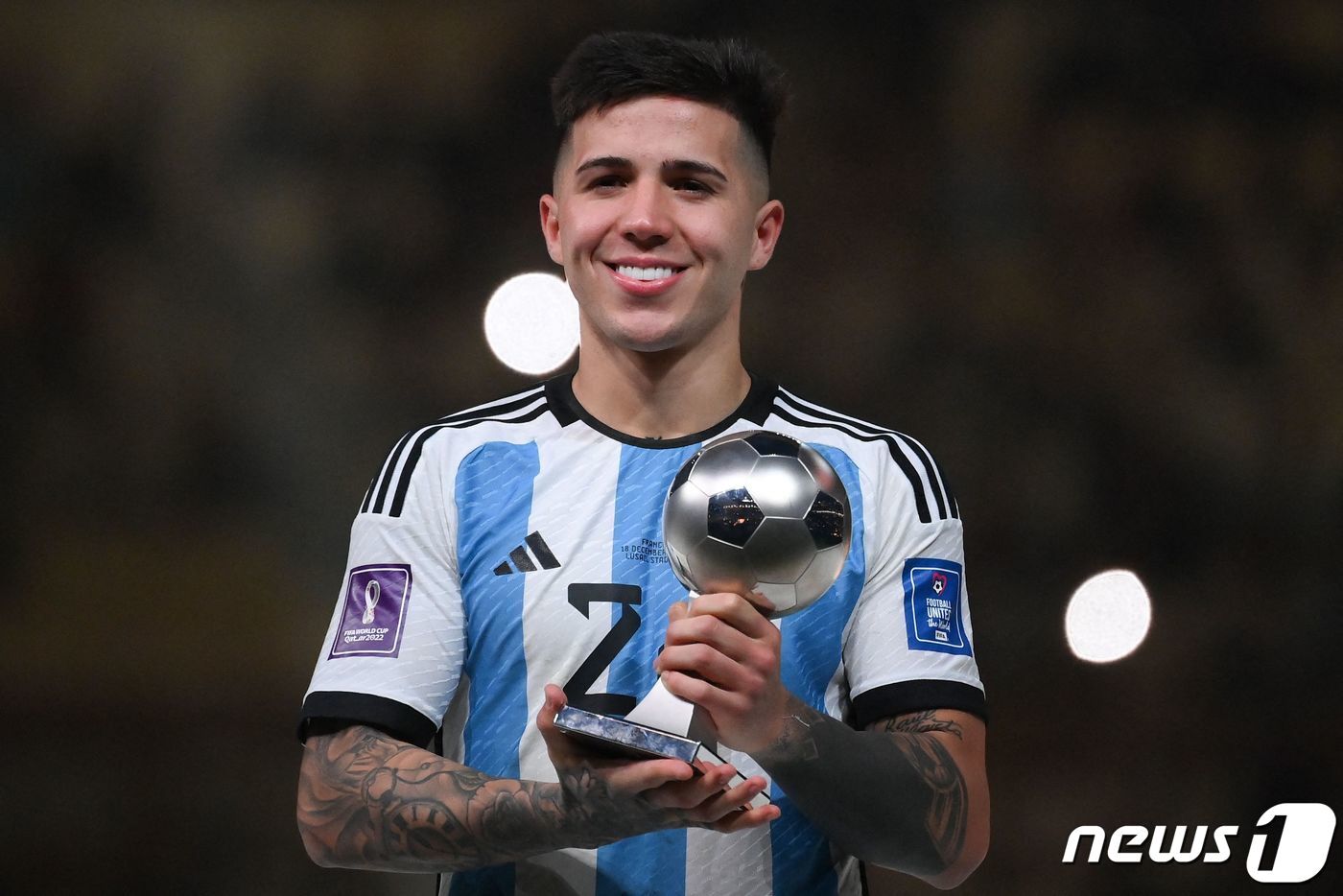 본문 이미지 - 2022 FIFA 카타르 월드컵 영플레이어상 출신 엔조 페르난데스. ⓒ AFP=뉴스1