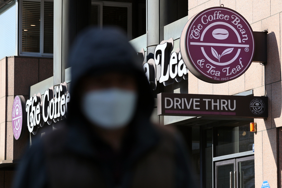 "계약 해지 압박vs브랜드 무단 사용"…졸리비와 美 법정 간 커피빈코리아