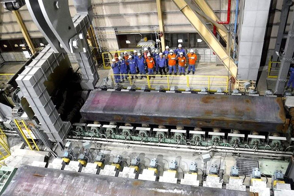 본문 이미지 - 세계 최대 두께인 700mm 반제품 철강재를 생산할 수 있는 포스코의 PosMC(POSCO Mega Caster)