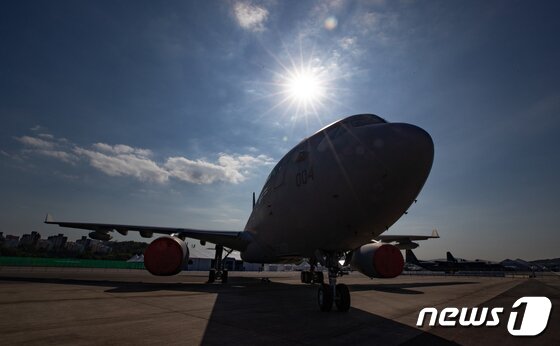 본문 이미지 - 공군 공중급유기 KC-330 '시그너스'. 2021.10.18/뉴스1 ⓒ News1 이재명 기자