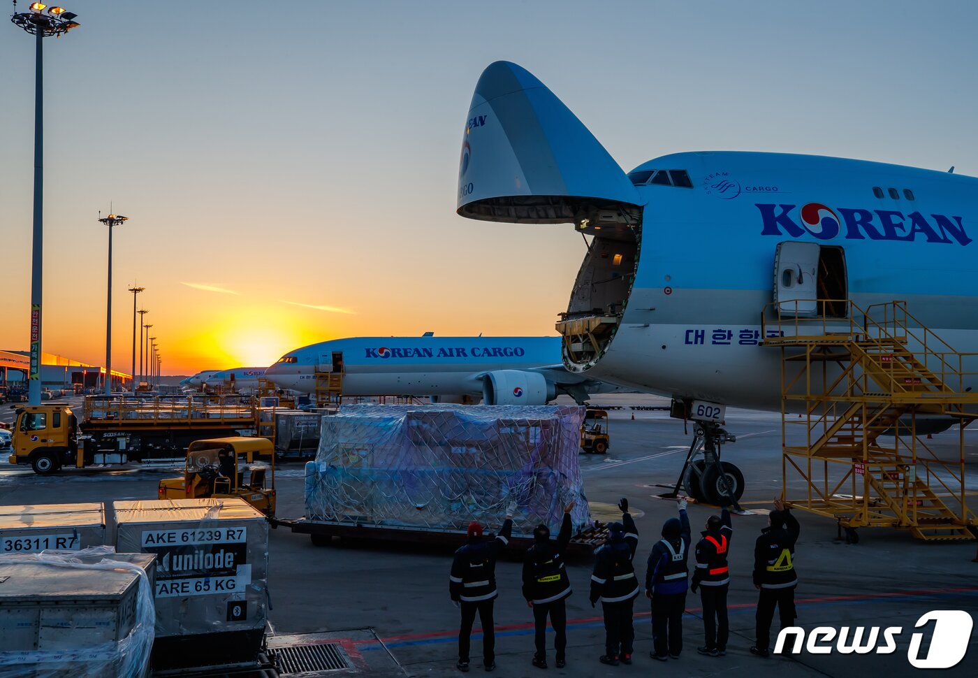 본문 이미지 - 인천국제공항 화물터미널에 계류 중인 화물기 2022.12.30/뉴스1 ⓒ News1 민경석 기자