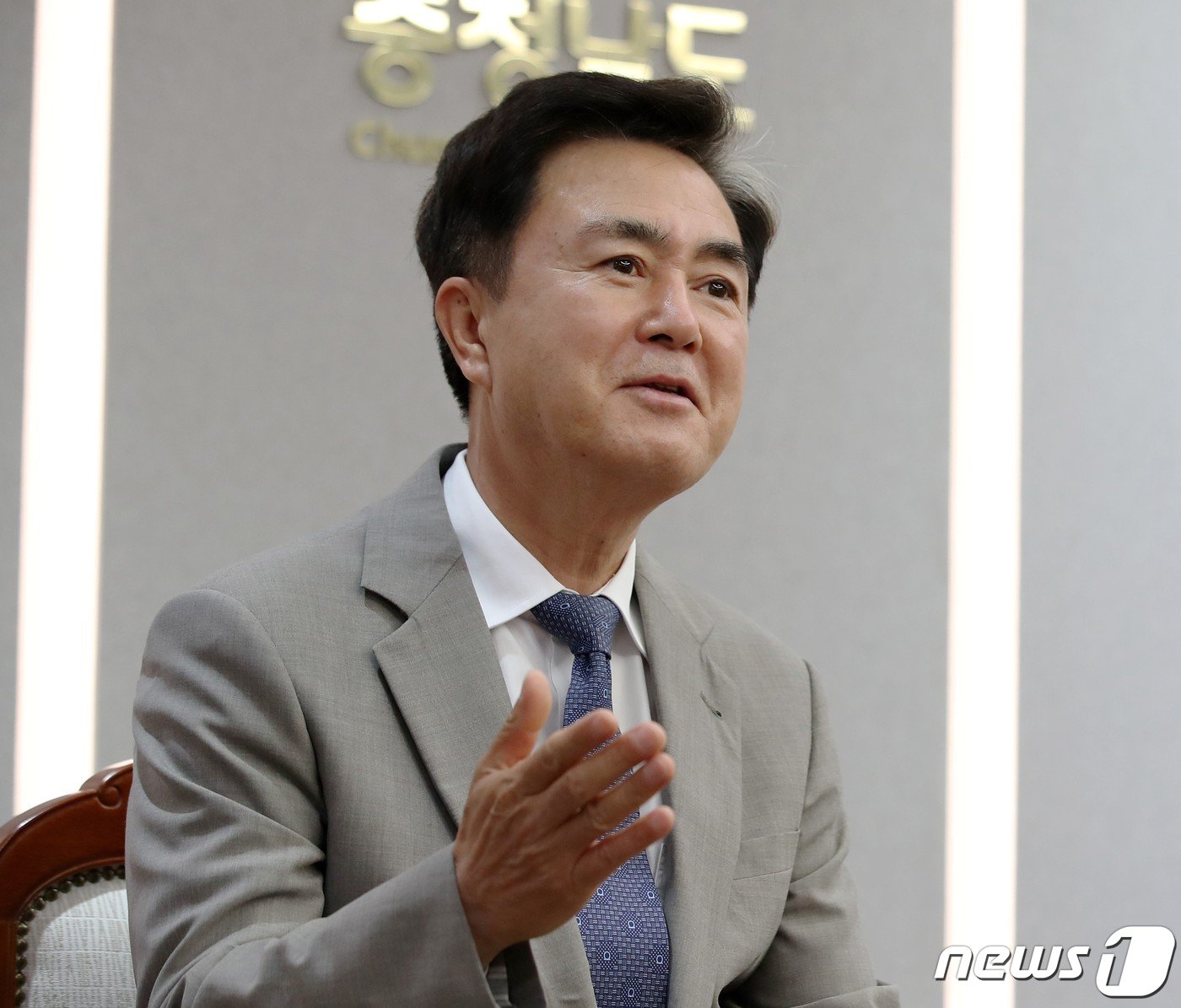본문 이미지 - 김태흠 충남지사가 뉴스1과 신년 인터뷰를 하고 있다. ⓒ 뉴스1 이찬선 기자