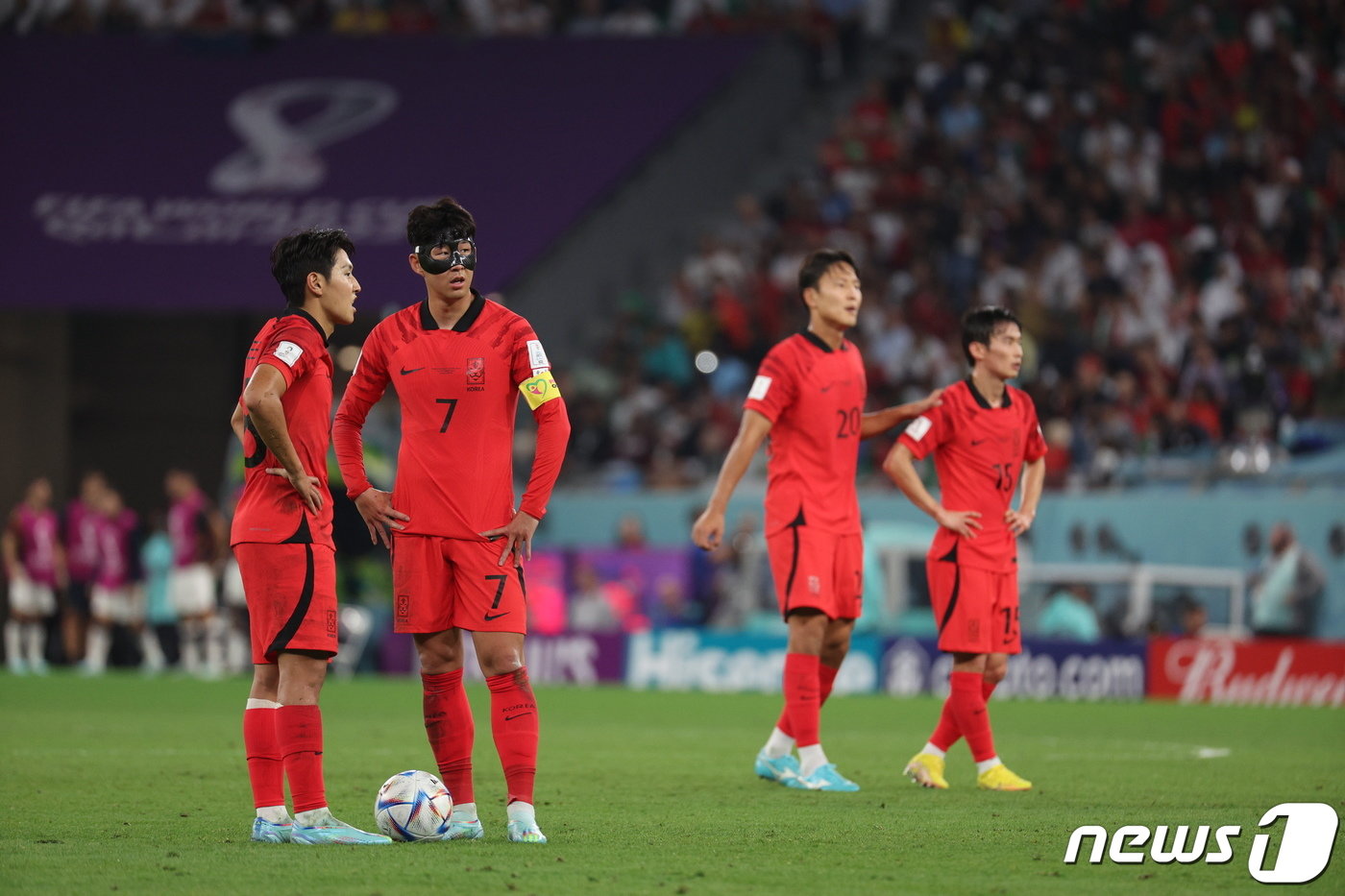 축구대표팀의 이강인과 손흥민&#40;왼쪽부터&#41; /뉴스1 ⓒ News1 이광호 기자