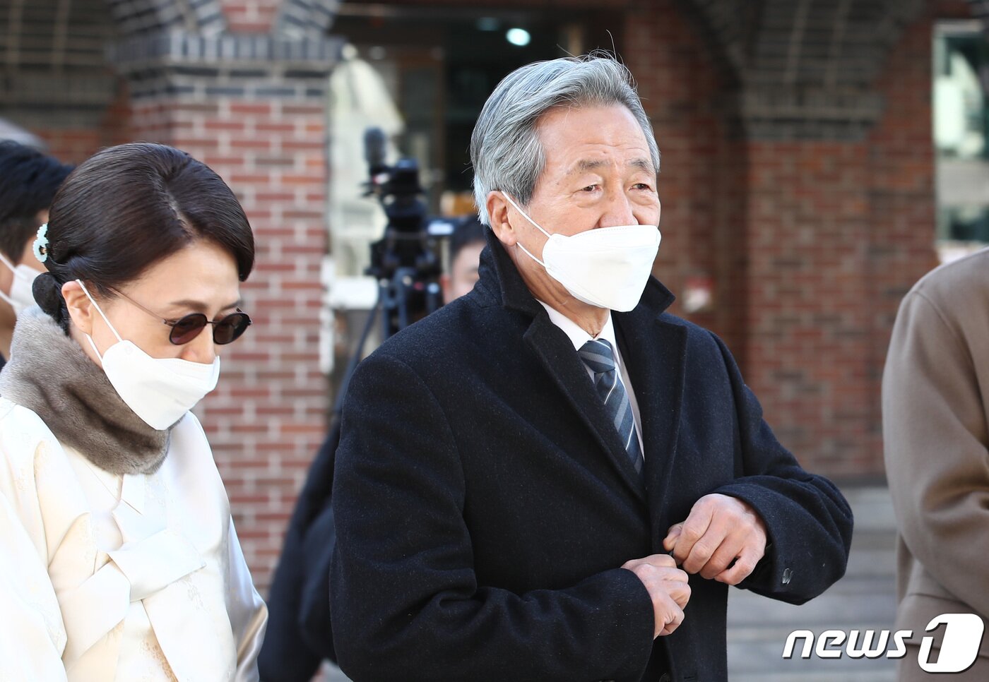 본문 이미지 - 정몽준 아산사회복지재단 이사장이 30일 서울 중구 명동성당에서 정준 씨와 여자골프 세계랭킹 1위 리디아 고의 결혼식에 참석하고 있다. 2022.12.30/뉴스1 ⓒ News1 김민지 기자