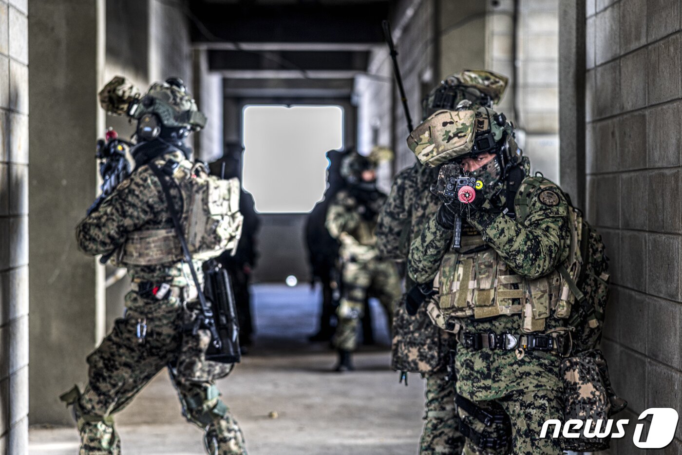 본문 이미지 - 육군 특수전사령부 흑표부대 장병 훈련. (육군 제공) 2023.1.1/뉴스1