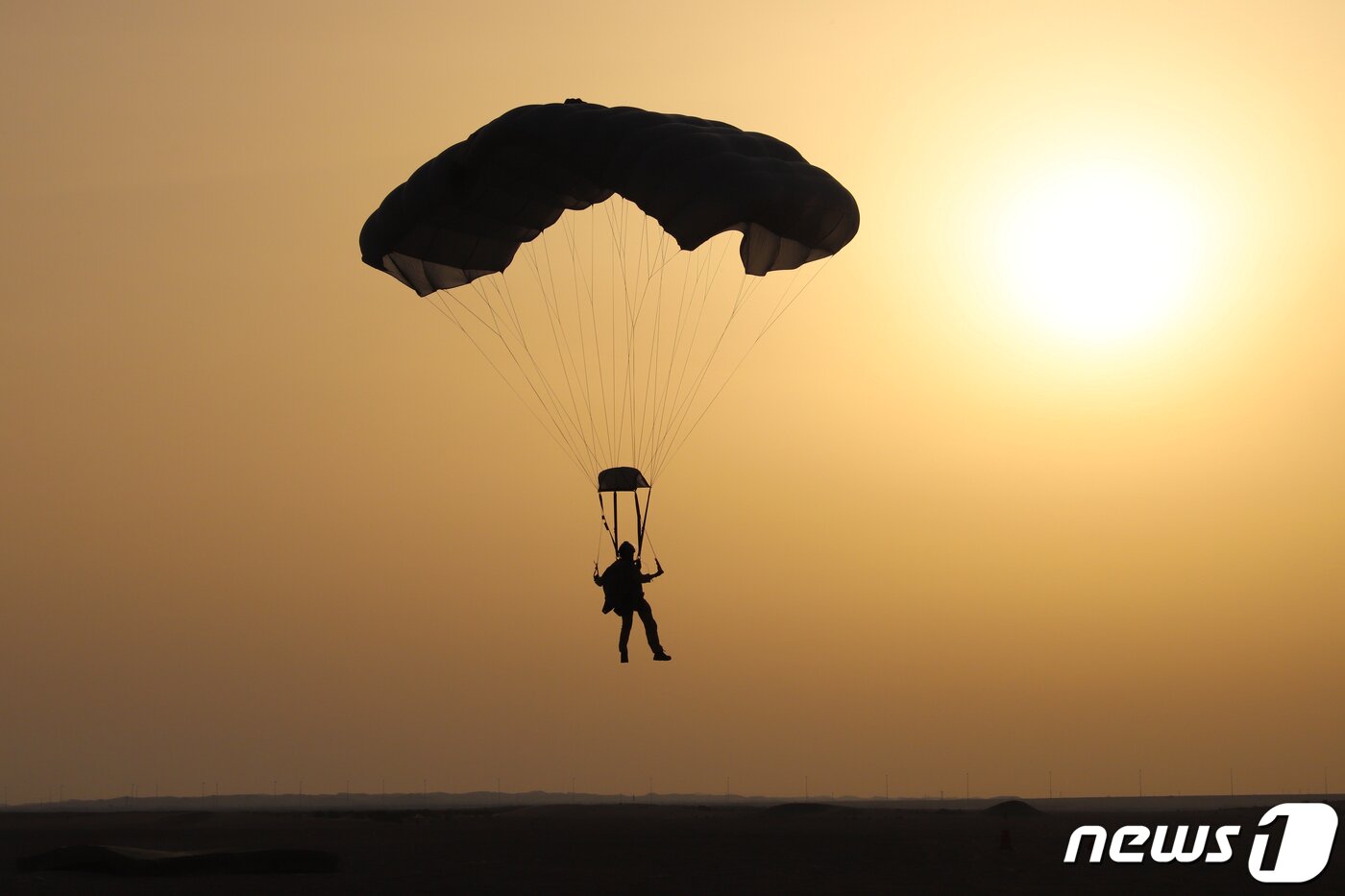 본문 이미지 - 아크부대 고공강하훈련. (합동참모본부 제공) 2023.1.1/뉴스1