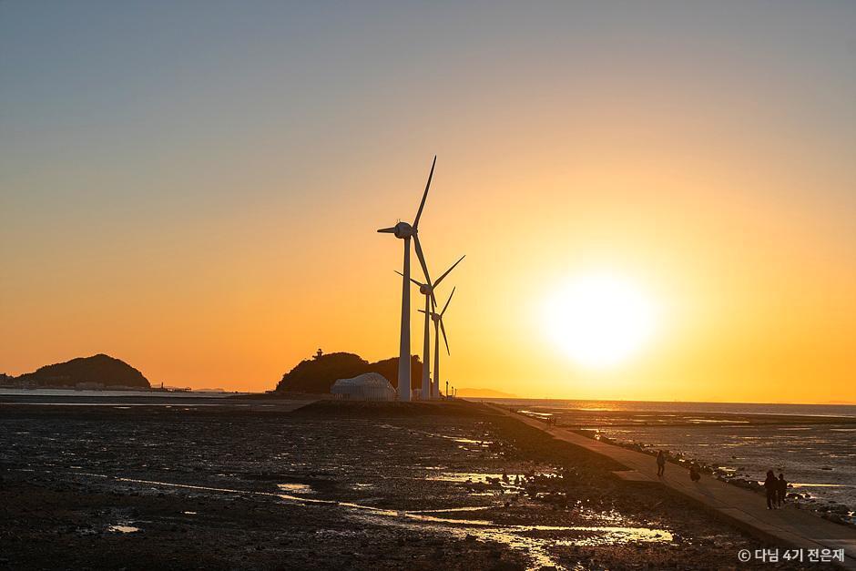 본문 이미지 - 한국판 모세의 기적이 펼쳐지는 탄도항(대한민국 구석구석 제공)