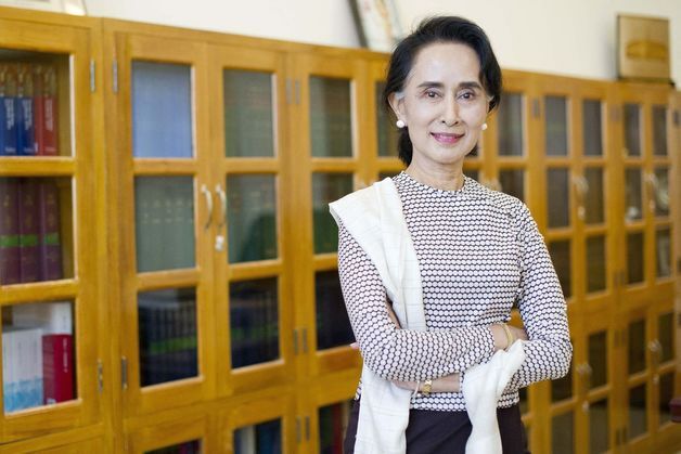 아웅산 수치, 감옥서 80번째 생일…지지자들 군부에 항의시위