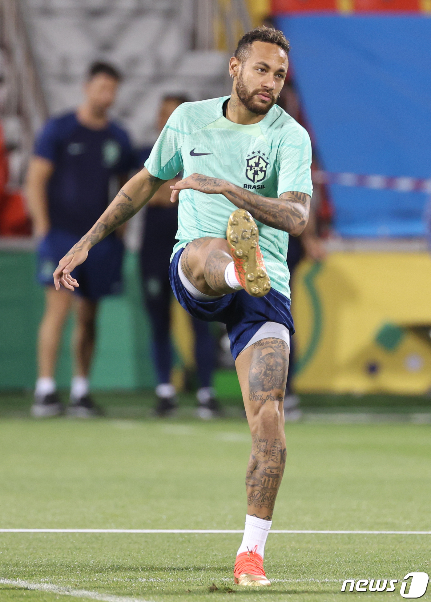 (도하(카타르)=뉴스1) 이광호 기자 = 브라질 축구대표팀 네이마르가 2022카타르 월드컵 16강 한국과의 경기를 하루 앞둔 4일 오후(현지시간) 카타르 알아라비 SC훈련장에서 훈 …