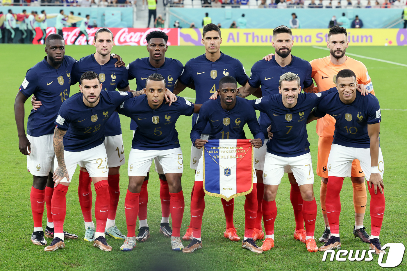 (도하(카타르)=뉴스1) 이동해 기자 = 프랑스 선수들이 4일(현지시간) 오후 카타르 도하의 알투마마 경기장에서 열린 2022 카타르 월드컵 16강전 프랑스와 폴란드의 경기에 앞서 …