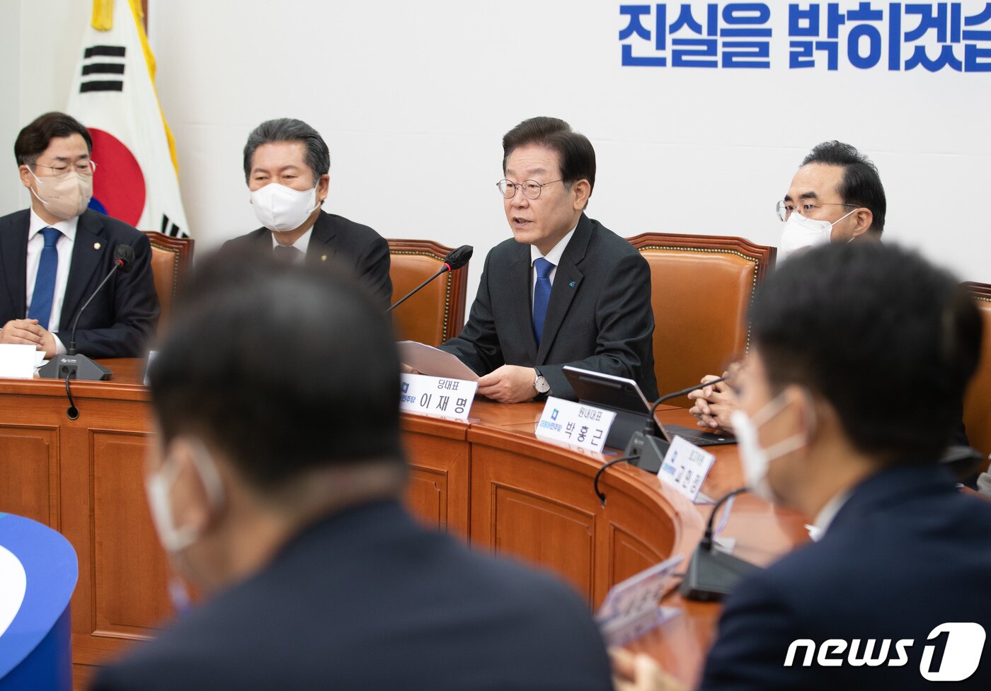 본문 이미지 - 이재명 더불어민주당 대표가 5일 오전 서울 여의도 국회에서 열린 최고위원회의에서 발언을 하고 있다. 2022.12.5/뉴스1 ⓒ News1 이재명 기자