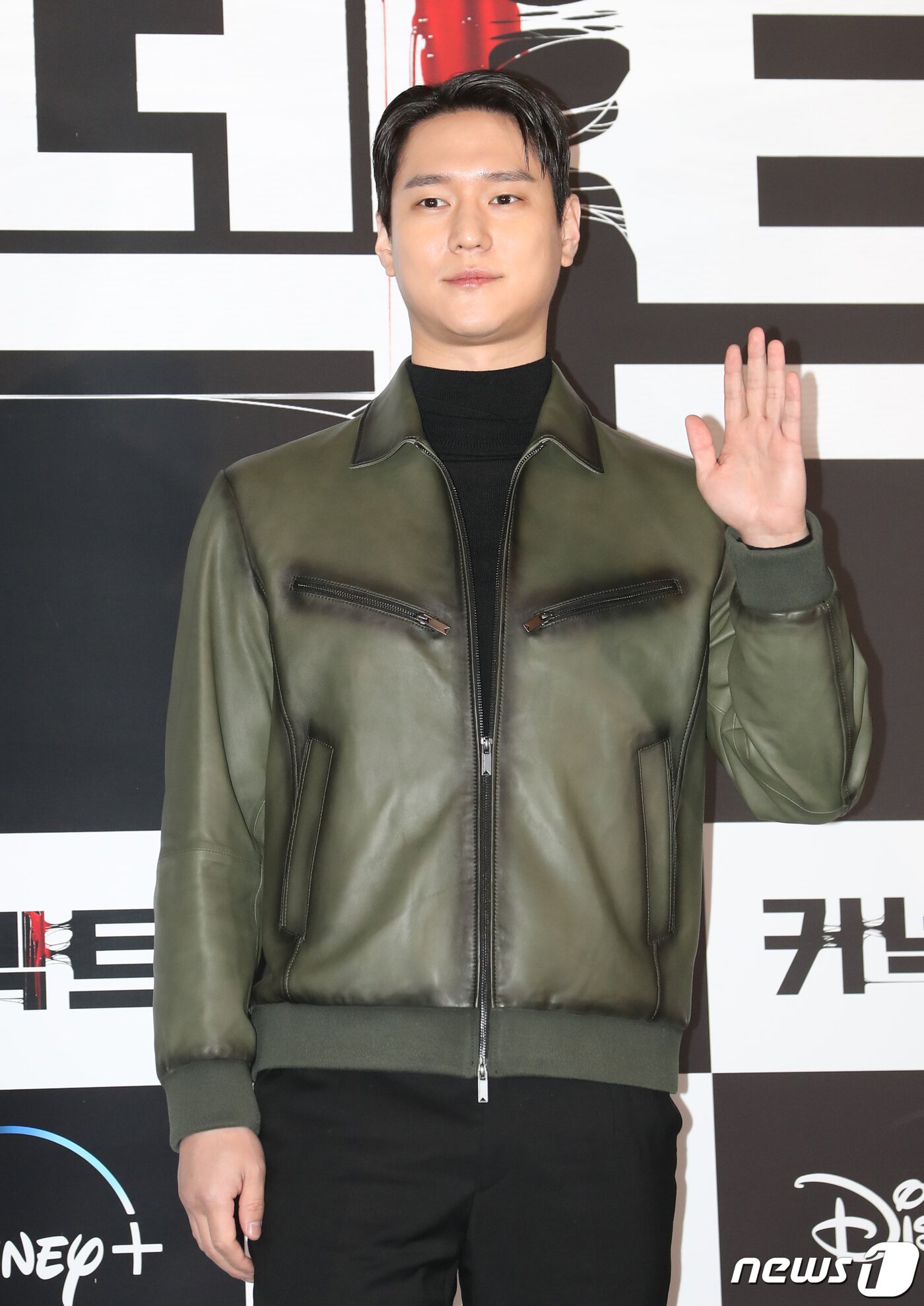 본문 이미지 - 배우 고경표가 5일 서울 용산구 CGV용산아이파크몰에서 열린 디즈니+의 오리지널 시리즈 '커넥트' 에피소드 언론시사 및 기자간담회에서 포즈를 취하고 있다. '커넥트'는 죽지 않는 몸을 가진 새로운 인류 동수(정해인 분)가 장기밀매 조직에게 납치당해 한쪽 눈을 빼앗긴 뒤, 자신의 눈이 대한민국을 떠들썩하게 만든 연쇄살인마에게 이식됐다는 것을 알고 그를 쫓는 불사의 추격을 담아낸 이야기를 그렸다. 2022.12.5/뉴스1 ⓒ News1 권현진 기자