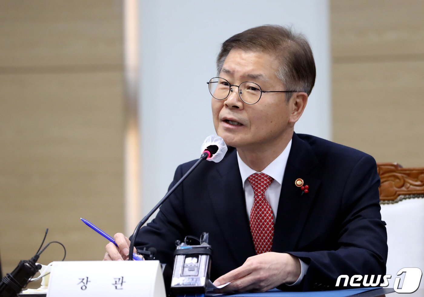 본문 이미지 - 이정식 고용노동부 장관이 5일 오후 세종시 정부세종청사에서 열린 고용노동부 2030 자문단 발대식에 참석해 청년 자문단과 의견을 나누고 있다. 2022.12.5/뉴스1 ⓒ News1 김기남 기자