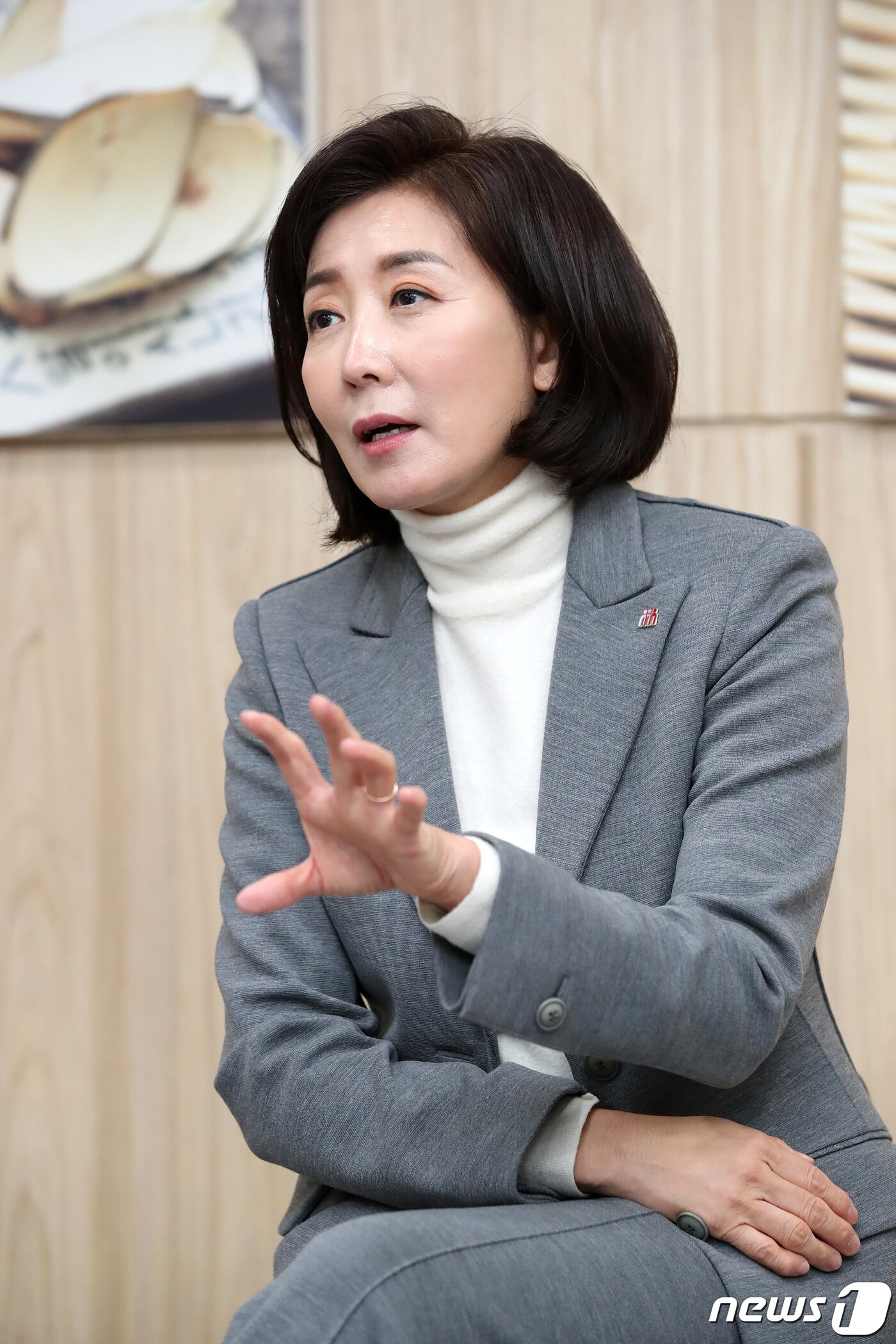 본문 이미지 - 나경원 대통령 직속 저출산고령사회위원회 부위원장이 7일 오후 대구 중구 한방의료체험타운에서 열리는 토크콘서트를 앞두고 지역 기자들과 만나 질문에 답하고 있다. 2022.12.7/뉴스1 ⓒ News1 공정식 기자