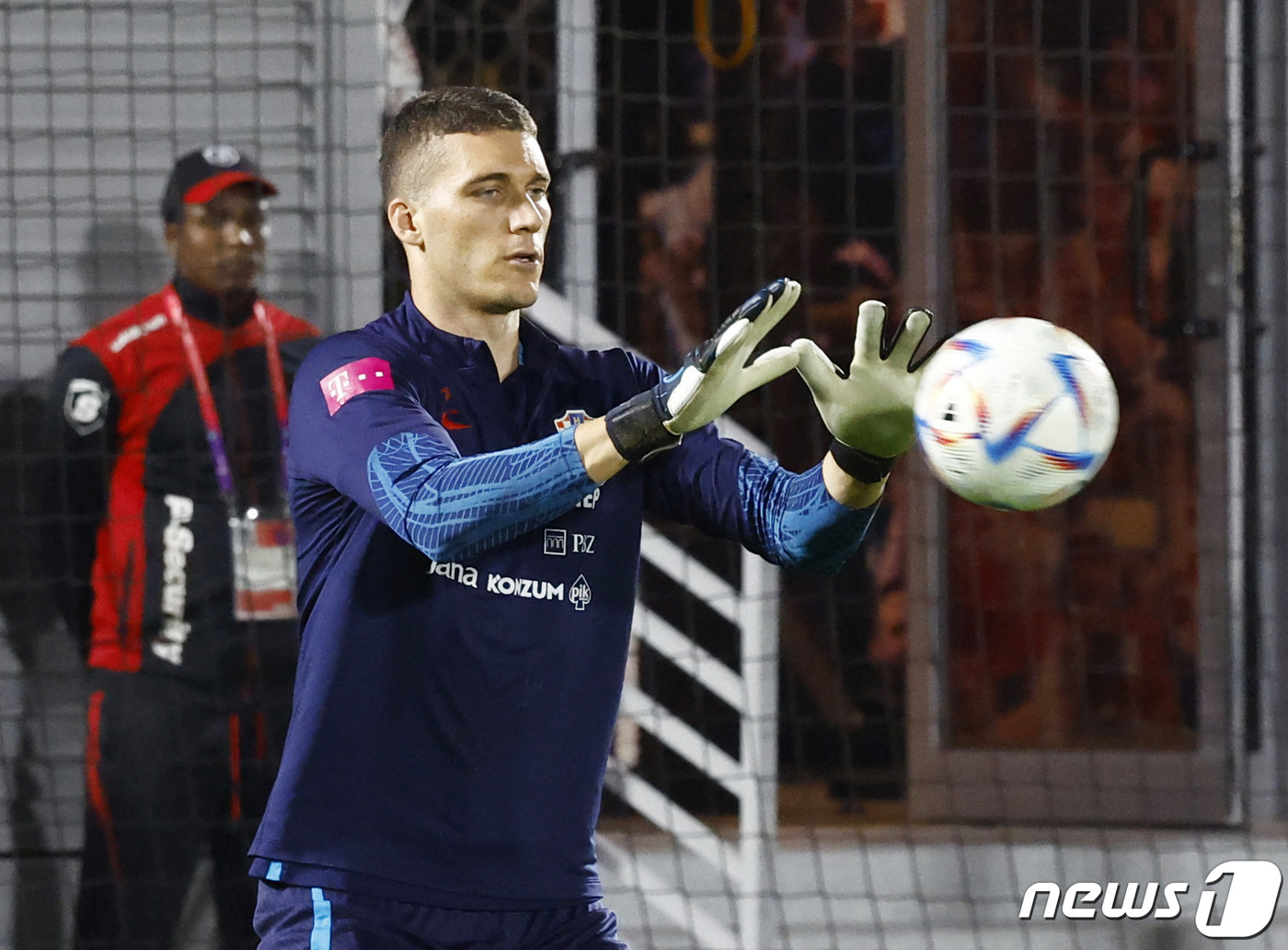 (도하 로이터=뉴스1) 이유진 기자 = 2022 카타르 월드컵 8강 대진표가 확정된 가운데, 크로아티아 축구 국가대표팀의 이보 그르비치(아틀레티코 마드리드)가 훈련에 전념하고 있다 …