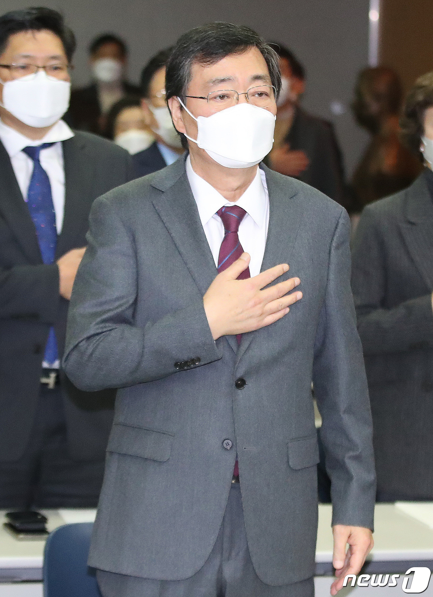 (서울=뉴스1) 임세영 기자 = 김홍업 김대중평화센터 이사장이 8일 오후 서울 마포구 신촌로 연세대학교 김대중도서관에서 열린 김대중 대통령 노벨평화상 수상 22주년 기념식 및 학술 …