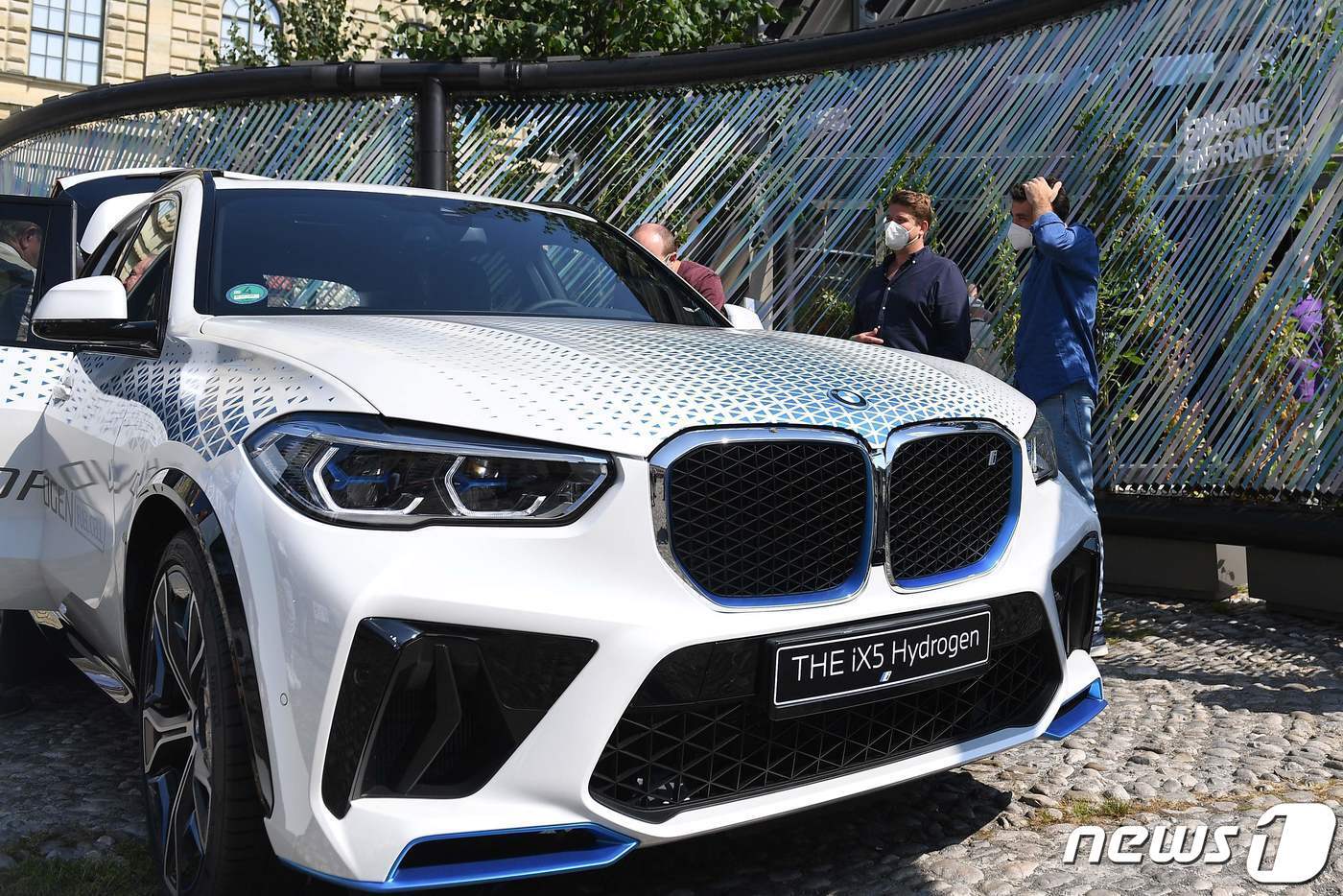 본문 이미지 - BMW iX5. ⓒ AFP=뉴스1