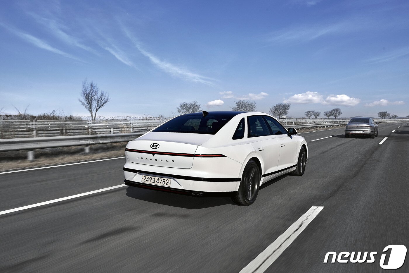 본문 이미지 - 현대자동차의 디 올 뉴 그랜저(현대자동차 제공)