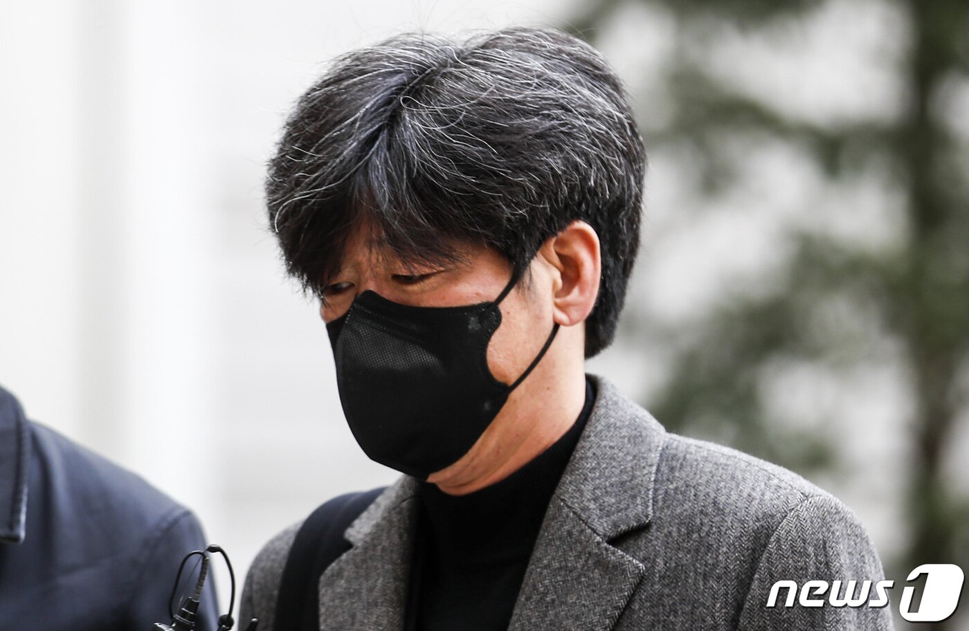 본문 이미지 - 남욱 변호사가 9일 오전 서울 서초구 서울중앙지방법원에서 열린 대장동 개발 사업 로비·특혜 의혹 관련 1심 속행 공판에 출석하고 있다. (공동취재) 2022.12.9/뉴스1 ⓒ News1 김민지 기자