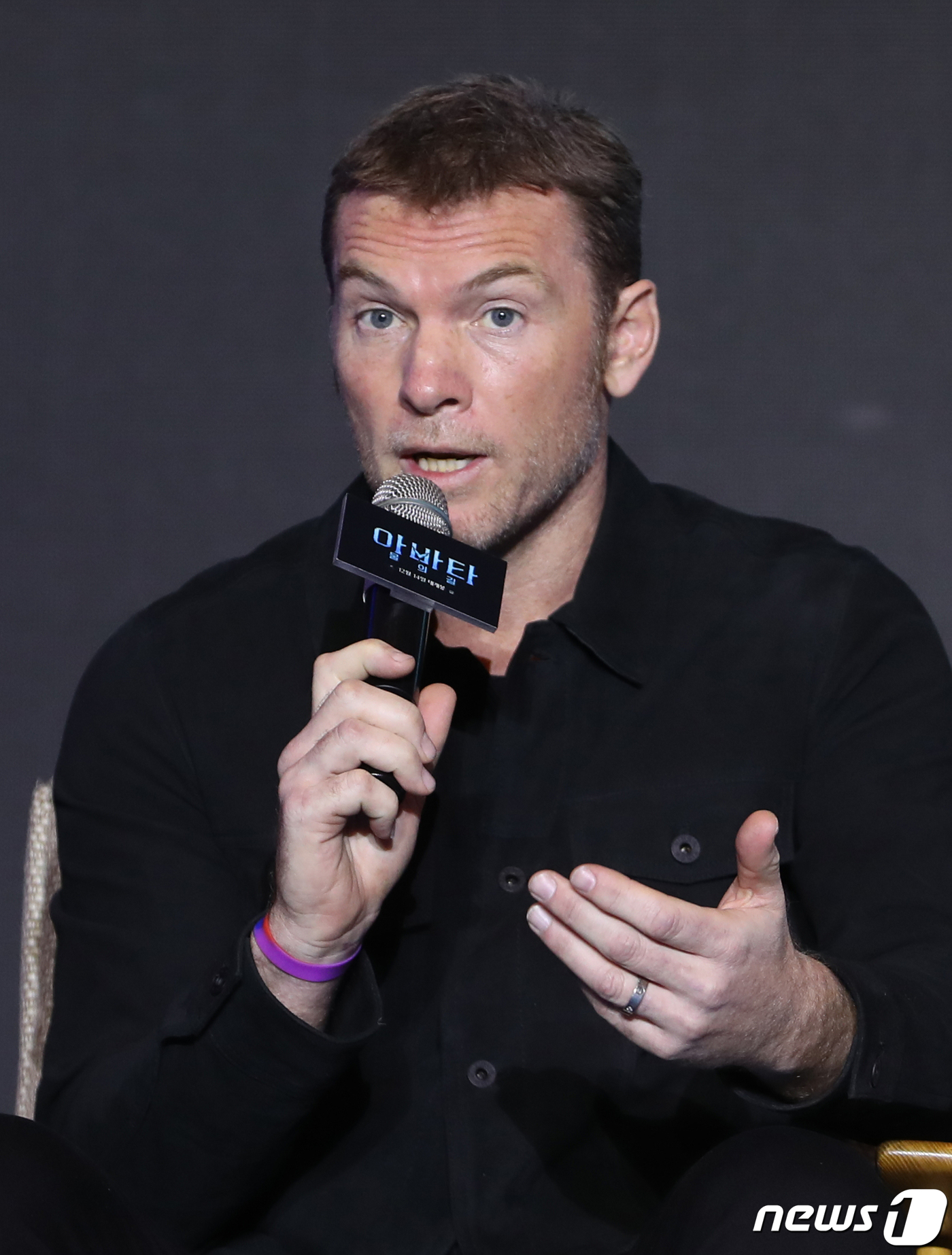 (서울=뉴스1) 권현진 기자 = 할리우드 배우 샘 워싱턴이 9일 서울 영등포구 콘래드 서울호텔에서 진행된 영화 '아바타2: 물의 길'(아바타2) 기자간담회에서 인사말을 하고 있다. …