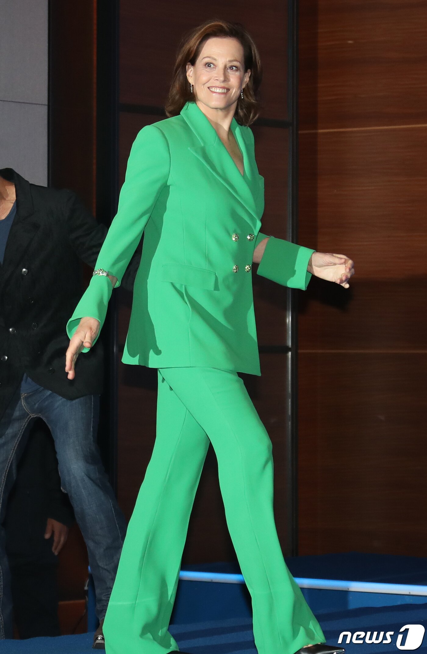 본문 이미지 - 할리우드 배우 시고니 위버가 9일 서울 영등포구 콘래드 서울호텔에서 진행된 영화 '아바타2: 물의 길'(아바타2) 기자간담회에 참석하고 있다. ⓒ News1 권현진 기자