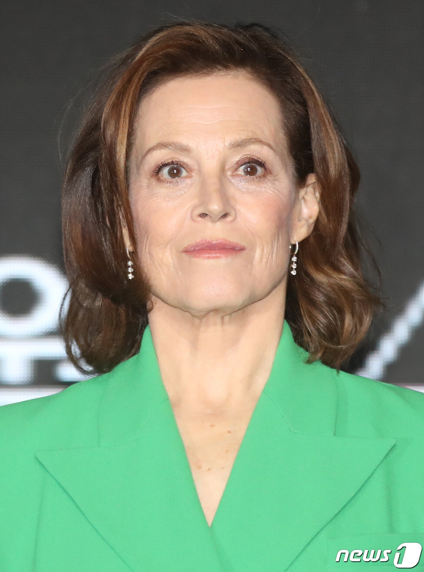 본문 이미지 - 할리우드 배우 시고니 위버가 9일 서울 영등포구 콘래드 서울호텔에서 진행된 영화 '아바타2: 물의 길'(아바타2) 기자간담회에서 고운 자태를 뽐내고 있다. ⓒ News1 권현진 기자