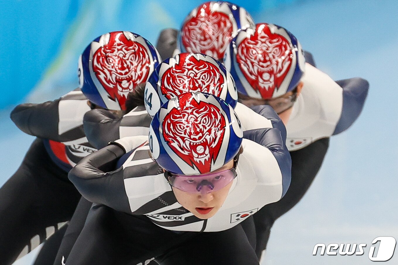 본문 이미지 - 쇼트트랙 대표팀의 최민정, 김아랑, 박지윤, 서휘민, 이유빈이 1일 오후 베이징 수도 실내 경기장(Capital indoor stadium)에서 훈련을 하고 있다. 2022.2.1/뉴스1 ⓒ News1 안은나 기자