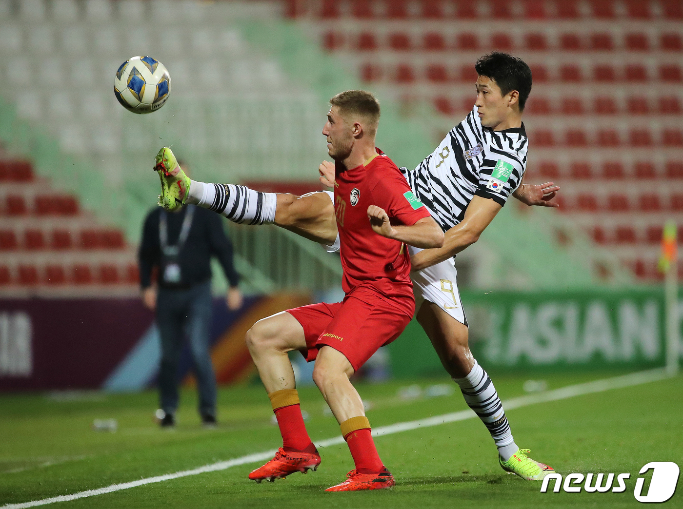 (두바이(UAE)=뉴스1) 김진환 기자 = 1일 오후(현지시간) 아랍에미리트(UAE) 두바이 라쉬드 스타디움에서 열린 '2022 카타르월드컵 아시아 최종예선 A조 8차전' 대한민국 …