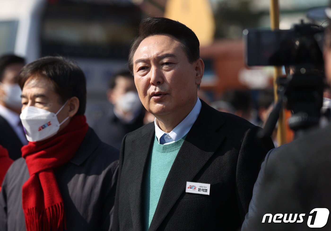 본문 이미지 - 윤석열 국민의힘 대선 후보가 12일 전북 남원역광장에서 공약 기자회견을 하고 있다. 2022.2.12/뉴스1 ⓒ News1 구윤성 기자