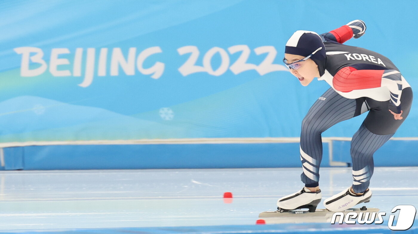 본문 이미지 - 13일 오후 중국 베이징 국립 스피드 스케이팅 경기장에서 열린 스피드 여자 500m 경기에서 김민선이 역주하고 있다. 2022.2.13/뉴스1 ⓒ News1 안은나 기자