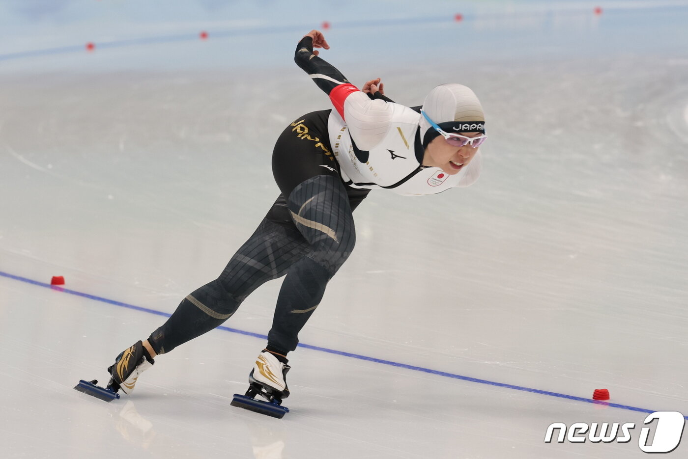 본문 이미지 - 13일 오후 중국 베이징 국립 스피드 스케이팅 경기장에서 열린 스피드 여자 500m 경기에서 일본의 고다이라 나오가 역주하고 있다. 2022.2.13/뉴스1 ⓒ News1 안은나 기자