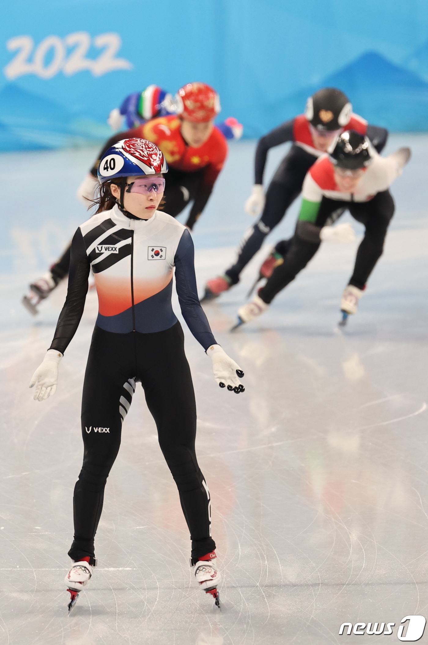 (베이징=뉴스1) 안은나 기자 = 최민정이 16일 오후 중국 베이징 캐피털 실내경기장에서 열린 2022 베이징 동계올림픽 쇼트트랙 여자 1500m 준준결승에서 조 1위로 결승선을 …