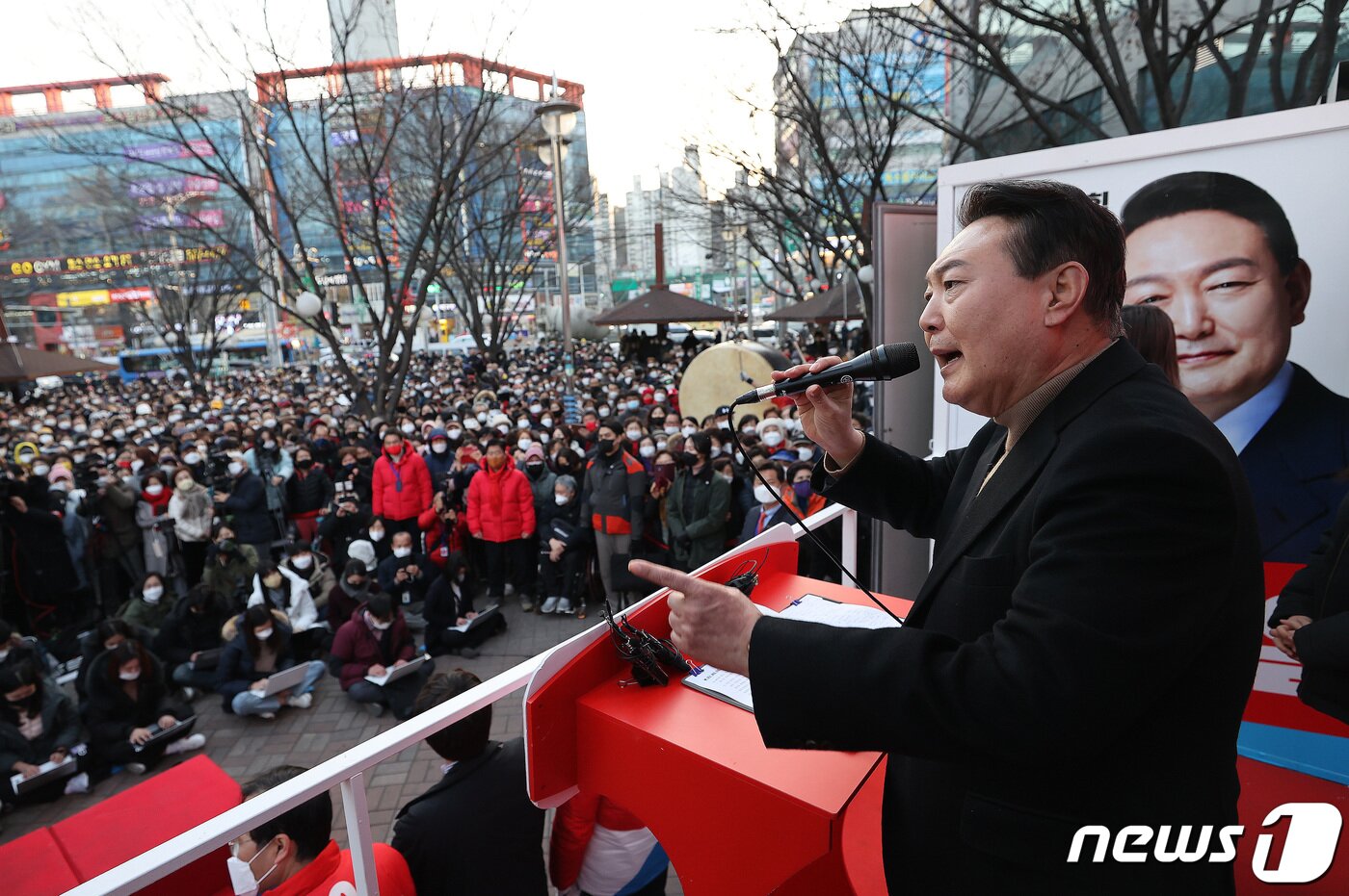 본문 이미지 - 윤석열 국민의힘 대선 후보가 18일 오후 대구 달성군 대실역사거리에서 열린 유세에서 발언하고 있다. 2022.2.18/뉴스1 ⓒ News1 구윤성 기자