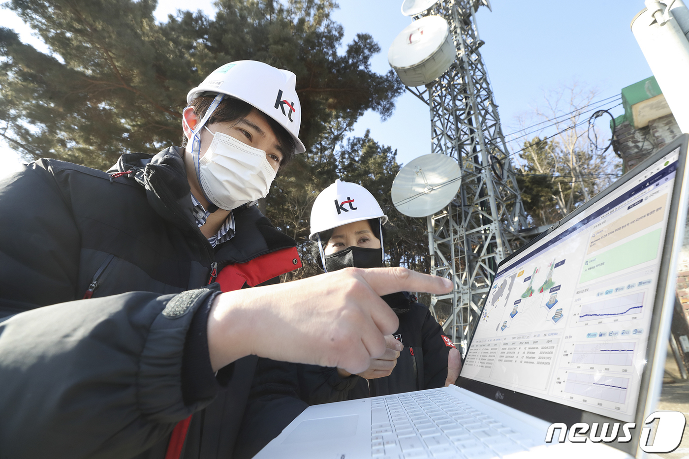 (서울=뉴스1) = KT가 전국 도서산간에 무선 통신을 제공하기 위한 필수 설비인 마이크로웨이브의 장애를 인공지능으로 관제하는 ‘닥터 마이크로웨이브’를 도입했다고 22일 전했다.닥 …