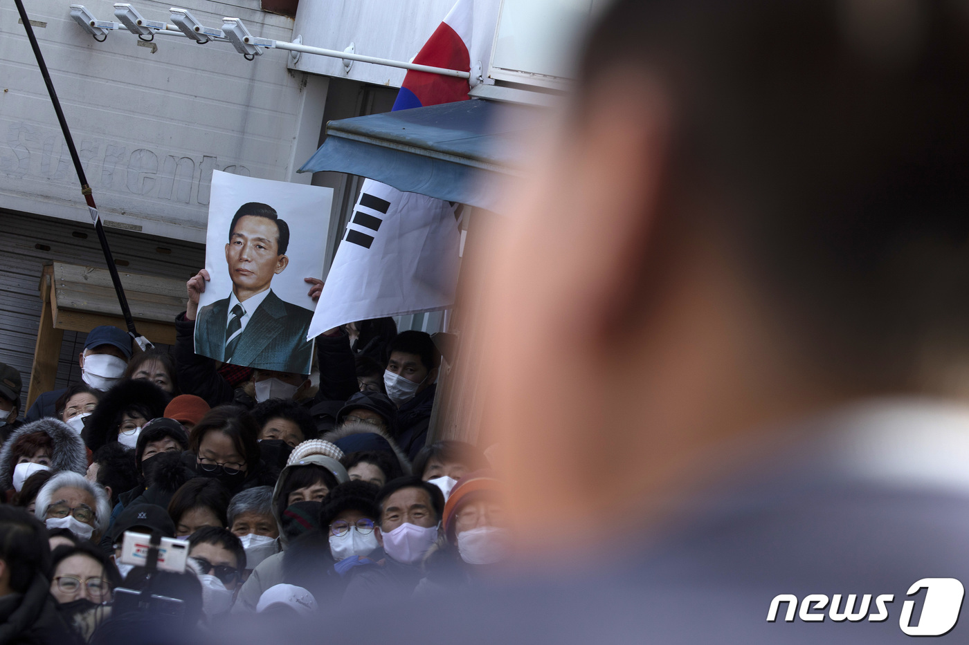 (서산=뉴스1) 구윤성 기자 = 윤석열 국민의힘 대선 후보가 22일 정오 충남 서산시 에서 읍내동에서 열린  “서해안시대의 상서로운 꿈, 서산은 윤석열!” 대선유세에서 발언을 하고 …