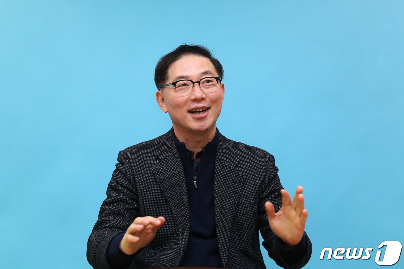 본문 이미지 - 이재명 민주당 대선후보 캠프에서 평화협력위원회 위원장을 맡고 있는 천해성 전 통일부 차관이 22일 서울 종로구 뉴스1 사무실에서 인터뷰를 하고 있다. 2022.2.22/뉴스1 ⓒ News1 이성철 기자