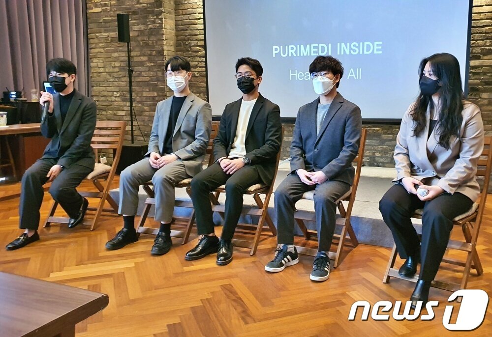 본문 이미지 - 퓨리메디는 22일 서울 성동구 공간성수에서 기업설명회를 열었다. 왼쪽부터 이동용 대표와 장찬 최재혁 최인준 문진희 연구원. ⓒ 뉴스1 최서윤 기자